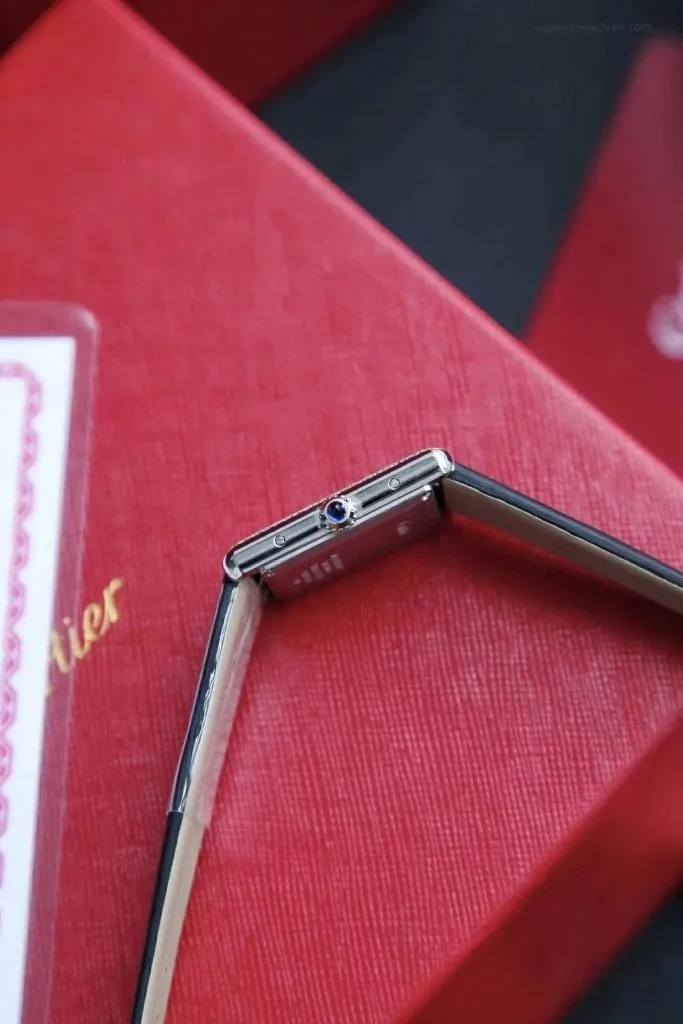 1:1 Super Clone Uhr Cartier Tank Must W4TA0017 Edelstahl mit Diamanten 33,7 × 25,5 mm