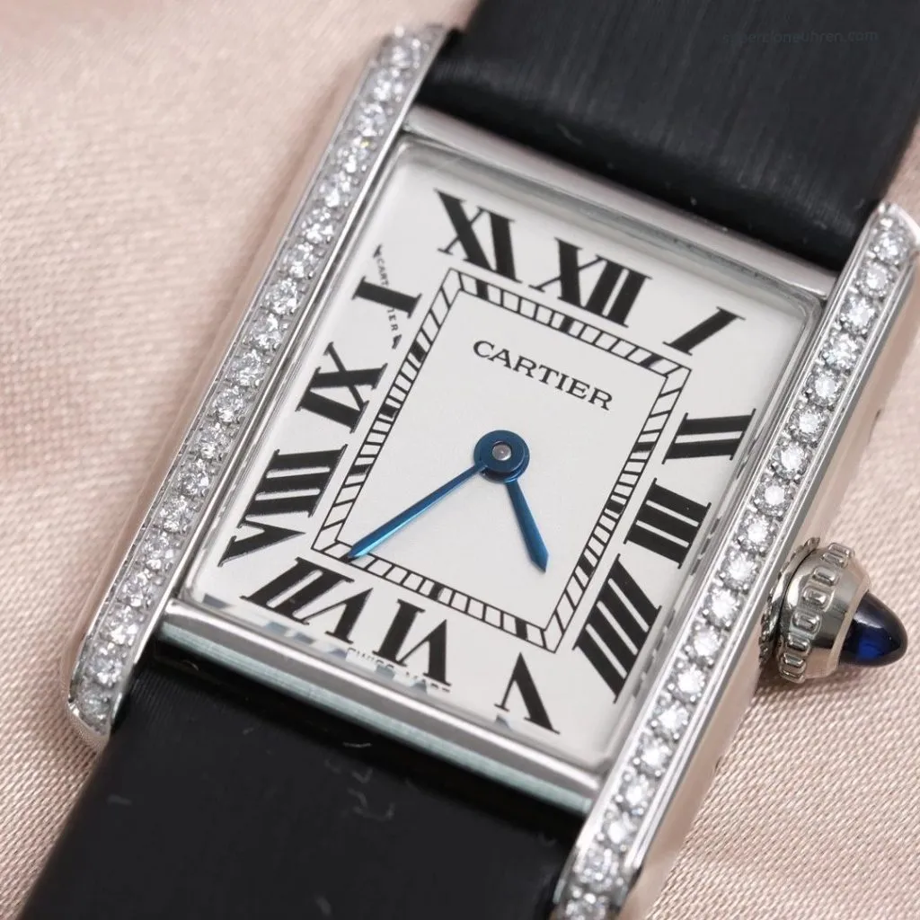 1:1 Super Clone Uhr Cartier Tank Must W4TA0017 Edelstahl mit Diamanten 33,7 × 25,5 mm