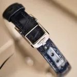1:1 Super Clone Uhr Jaeger-LeCoultre Reverso Q3288422 mit echten Diamanten und Krokodillederarmband