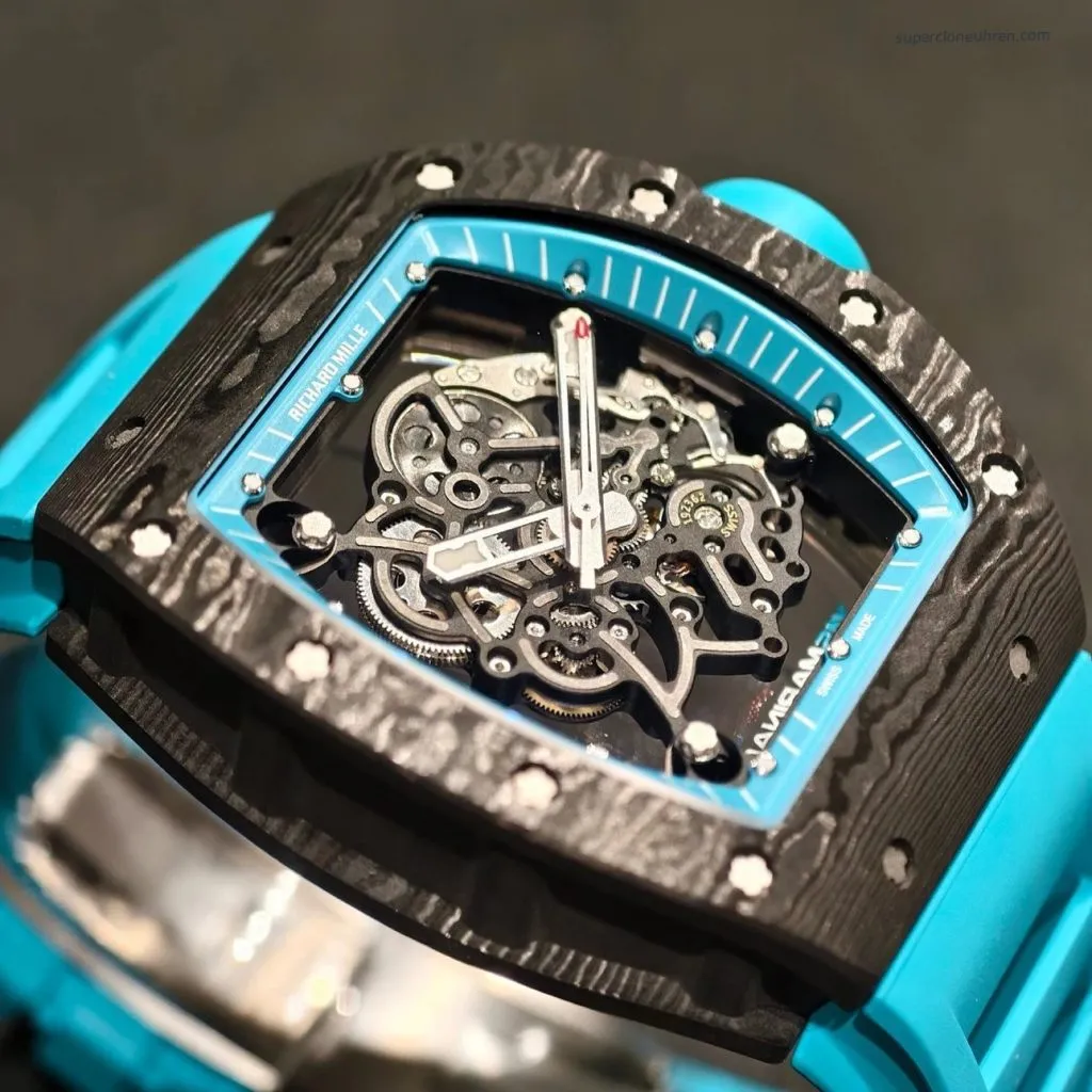 1:1 Super Clone Uhr Richard Mille RM055 Carbon Gehäuse Blaues Armband 42.7mm