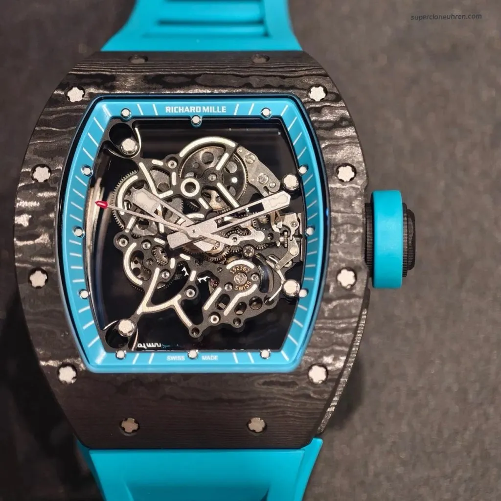 1:1 Super Clone Uhr Richard Mille RM055 Carbon Gehäuse Blaues Armband 42.7mm