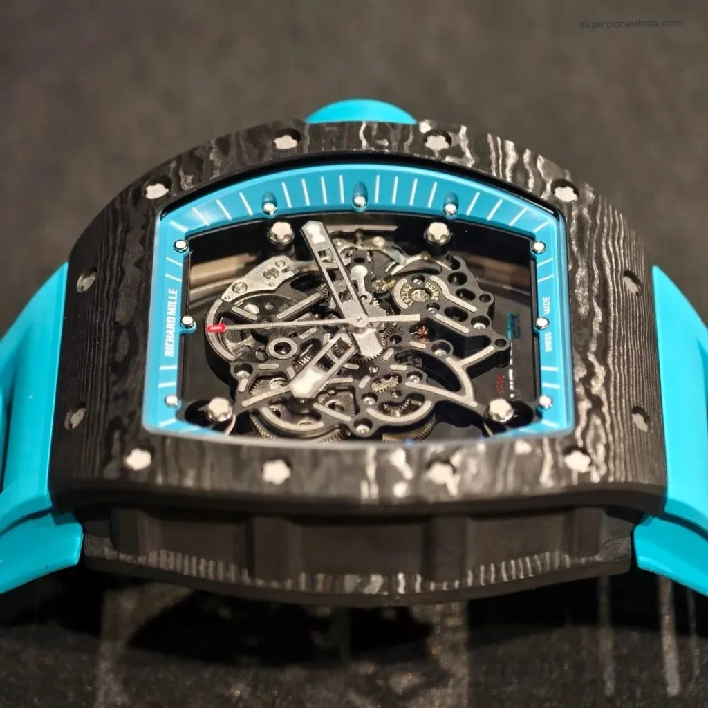 1:1 Super Clone Uhr Richard Mille RM055 Carbon Gehäuse Blaues Armband 42.7mm