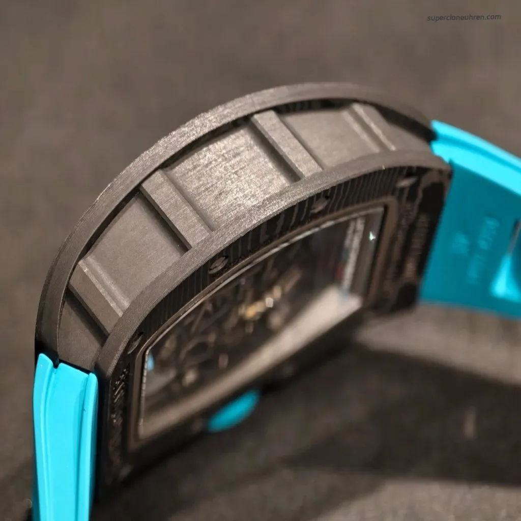 1:1 Super Clone Uhr Richard Mille RM055 Carbon Gehäuse Blaues Armband 42.7mm