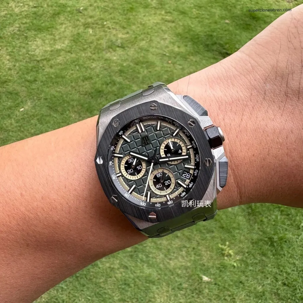 1:1 Super Clone Uhr Audemars Piguet Royal Oak Offshore 26420 Khaki-Grün Titan 43mm