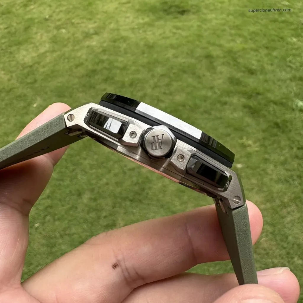 1:1 Super Clone Uhr Audemars Piguet Royal Oak Offshore 26420 Khaki-Grün Titan 43mm