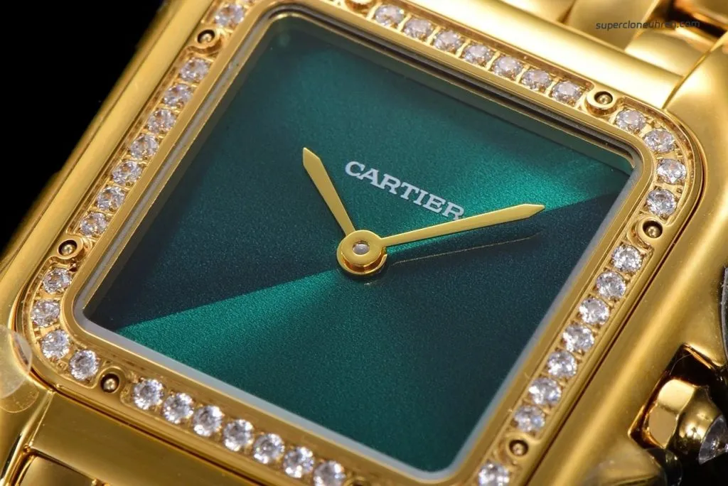 1:1 Super Clone Uhr Cartier Panthère WJPN0037 Gold mit Diamantlünette und grünem Zifferblatt 27x37mm