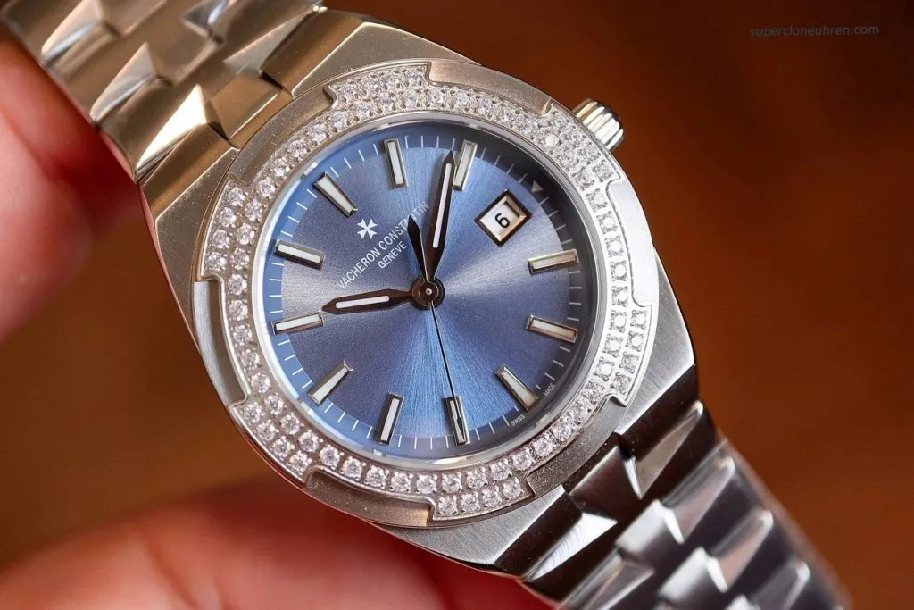 1:1 Super Clone Uhr Vacheron Constantin Overseas 1225V/200A-B590 Blaues Zifferblatt mit Diamantlünette 33mm