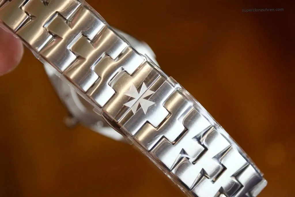 1:1 Super Clone Uhr Vacheron Constantin Overseas 1225V/200A-B590 Blaues Zifferblatt mit Diamantlünette 33mm